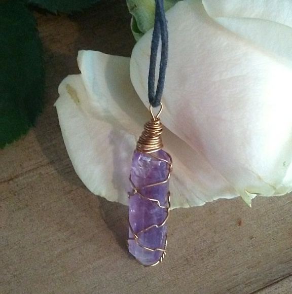 Jewelry - PURPLE CRYSTAL NECKLACE